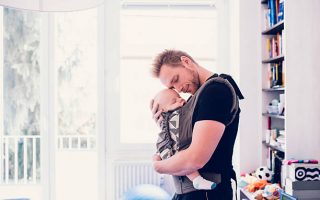 Comment porter bébé avec porte-bébé ?