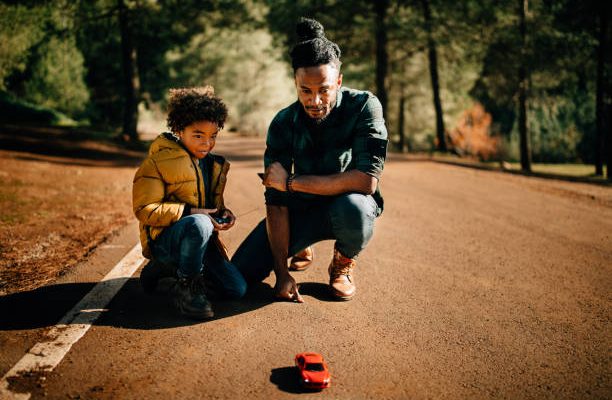 Pourquoi le circuit de voiture électrique amuse les petits comme les grands ?